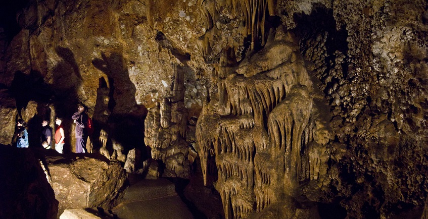 Les Coves del Collbato. Пещера Collbató - Пещера Salnitre. Испания.